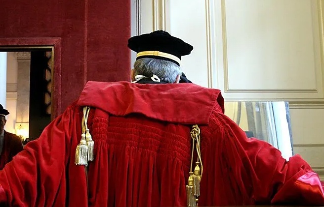 I magistrati? Piangono, strillano. E ottengono